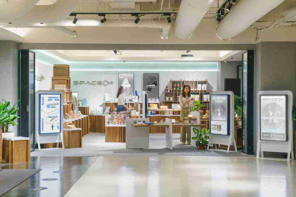 银河集团打造永续选物商店，，，，展示社企及社创商品，，，结合创利空间所开发的智能零售系统，，整合多元产品信息，，，，让无人商店扮演公益行动的推手