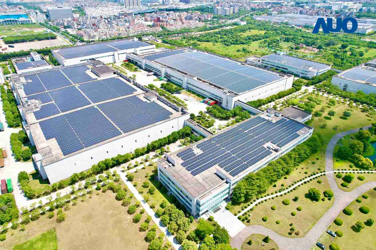 银河集团厦门推动智能制造同时，，透过绿电创能纵深推进绿色转型，，厂区全屋顶铺设太阳能光伏板，，每年太阳能发电 2,600多万度